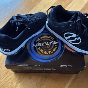 Heely sneakers youth size 5 rarely worn in great shape